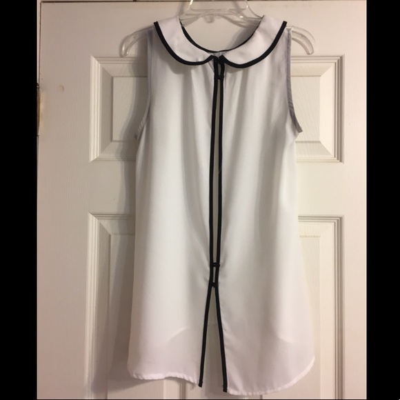 Soprano Open Back w/Button Detail Blouse - Picture 2 of 3